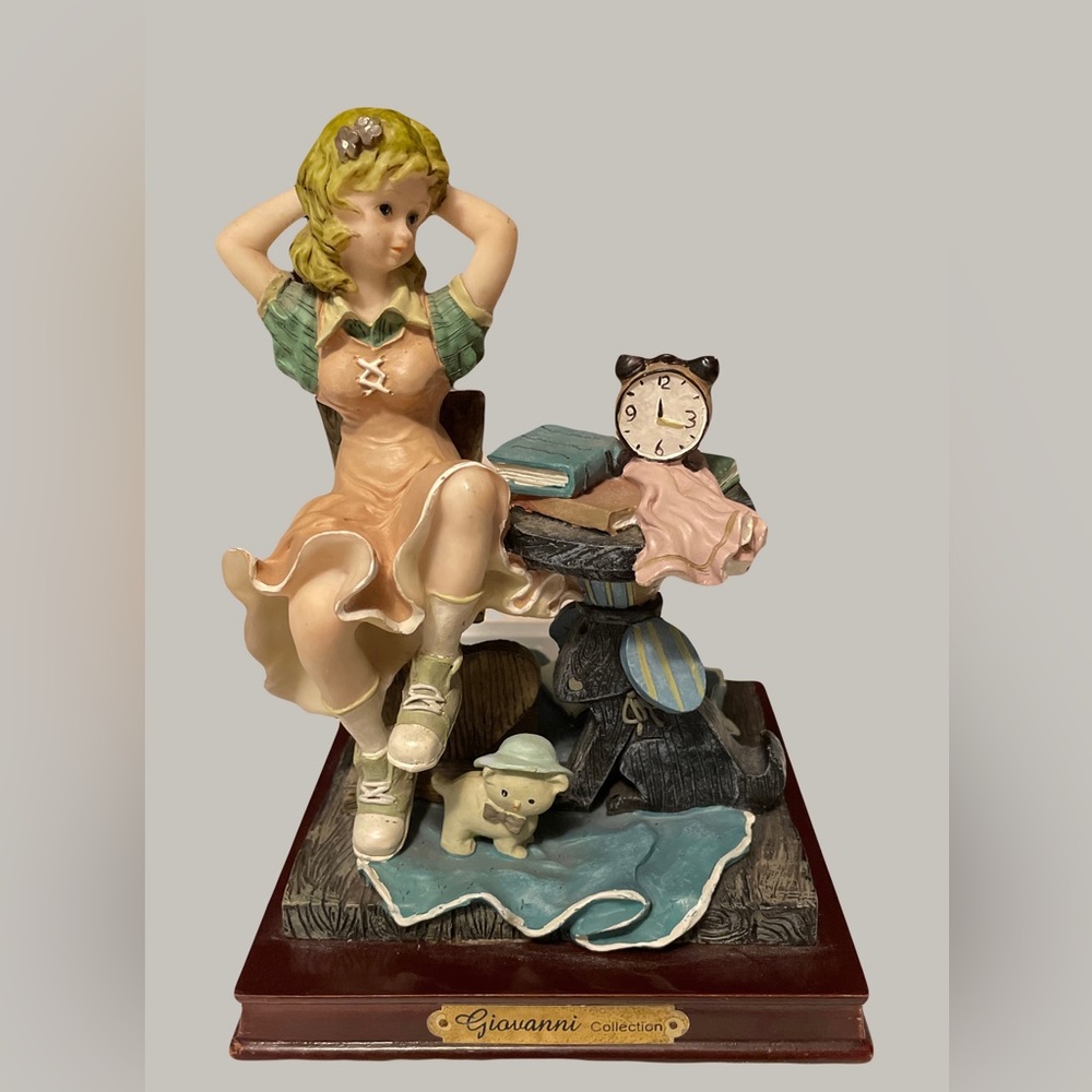 Giovanni Collection Figurine